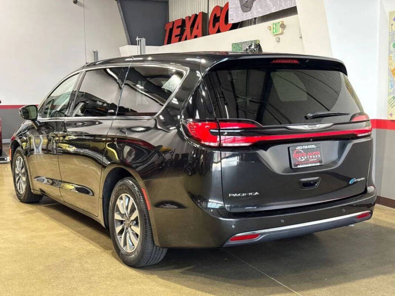 2024 Chrysler Pacifica Plug-In Hybrid Select