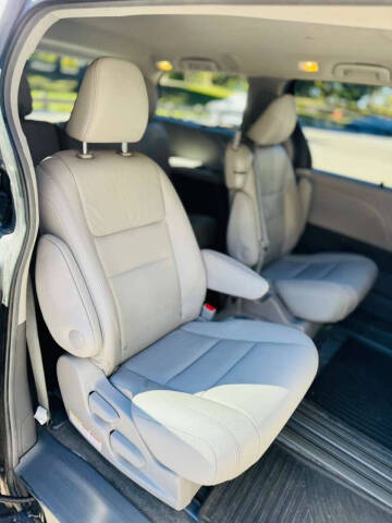 2016 Toyota Sienna XLE 8-Passenger