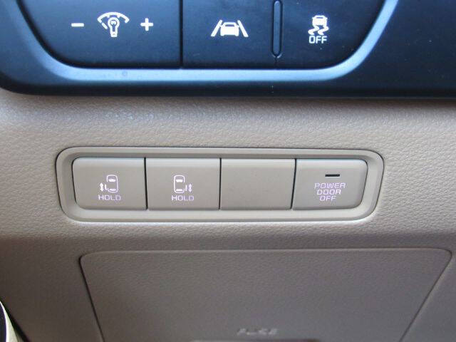 2023 Kia Carnival LX