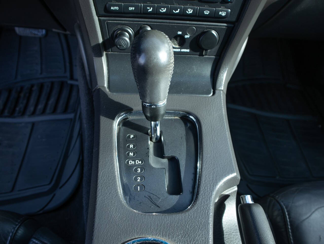 2003 Ford Thunderbird 6
