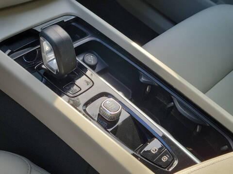 2023 Volvo XC60 B5 Plus Bright Theme