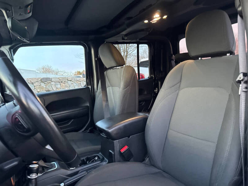 2022 Jeep Gladiator Sport S