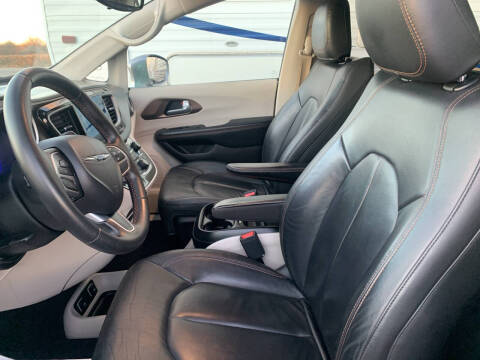 2017 Chrysler Pacifica Touring-L