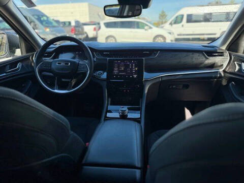 2023 Jeep Grand Cherokee Laredo