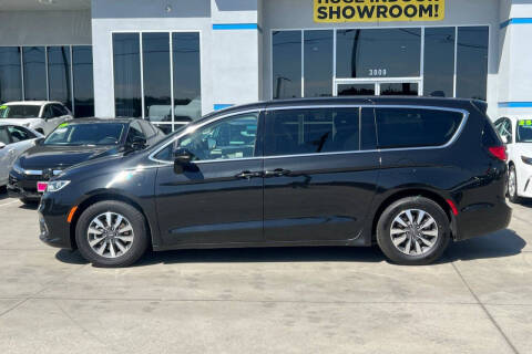 2024 Chrysler Pacifica Plug-In Hybrid Select