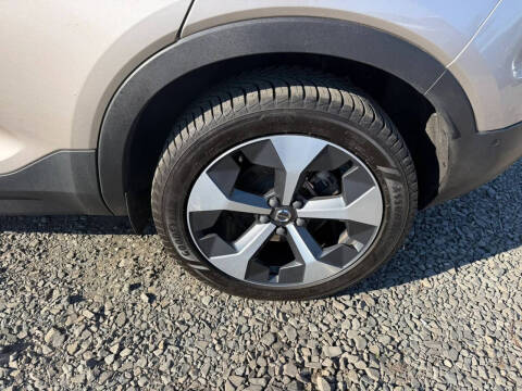 2024 Volvo XC40 B5 Plus Bright Theme