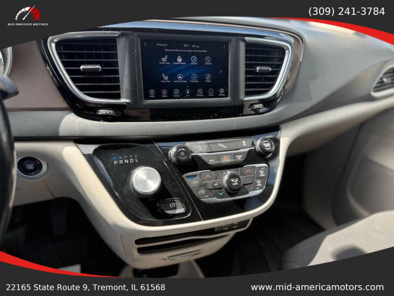 2020 Chrysler Voyager LX