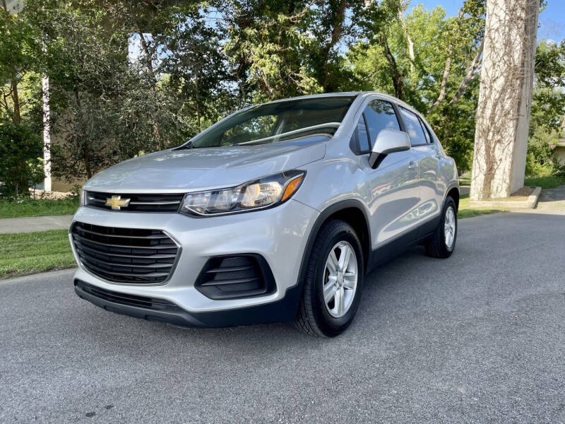 2020 Chevrolet Trax LS photo 2