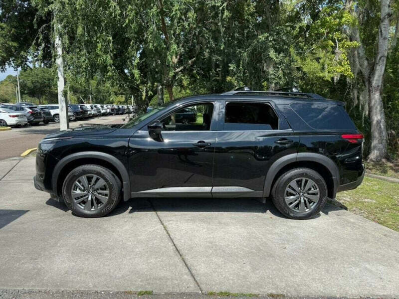 2024 Nissan Pathfinder SV