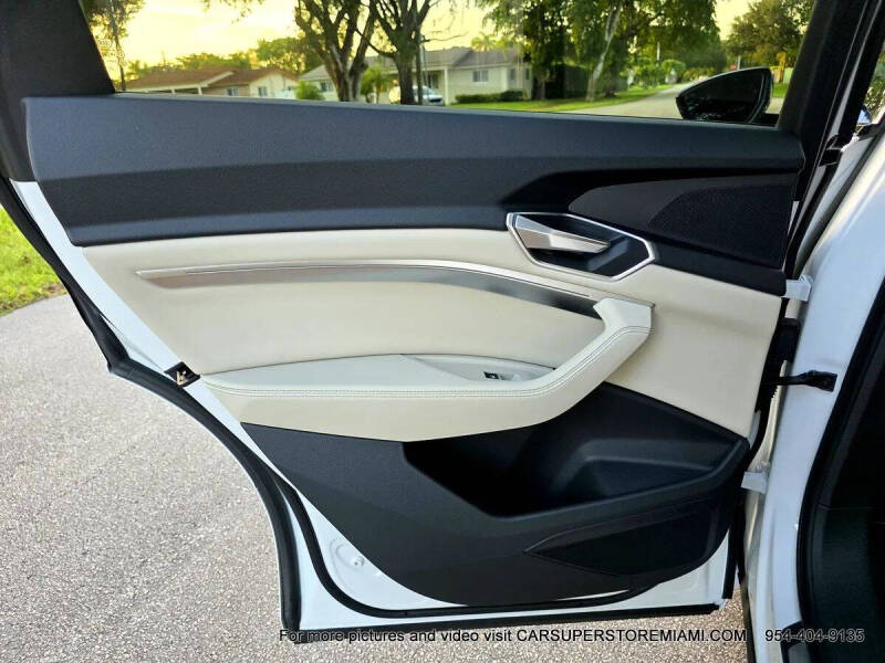 2021 Audi e-tron quattro Premium