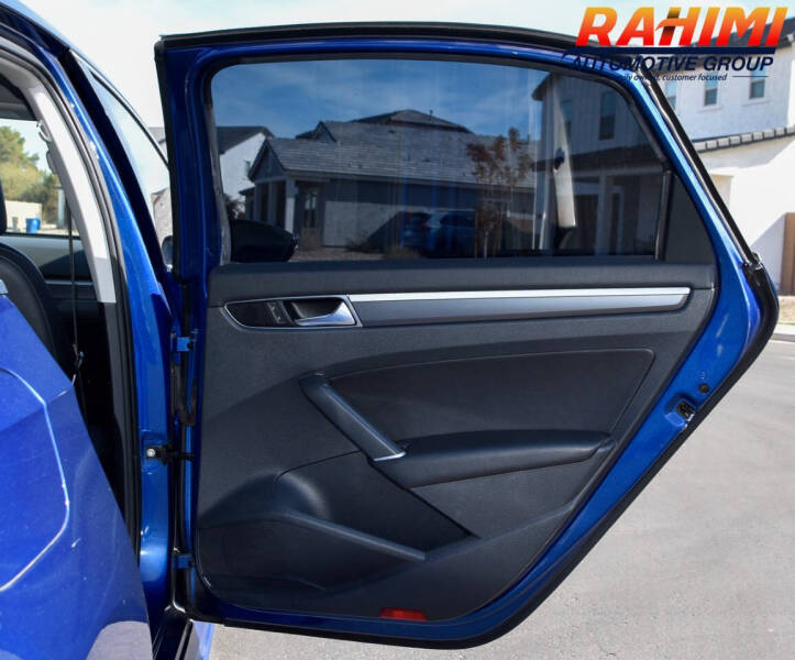 2017 Volkswagen Passat 1.8T R-Line