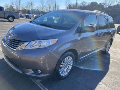 2013 Toyota Sienna XLE 8-Passenger
