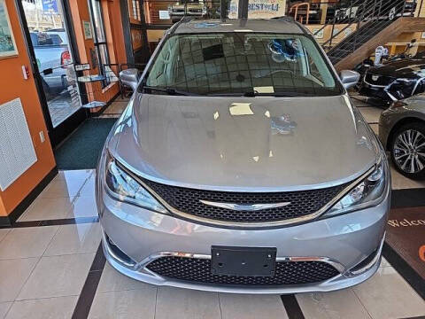2017 Chrysler Pacifica Touring Plus