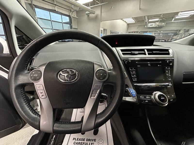 2016 Toyota Prius v Five