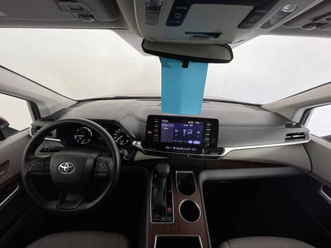 2023 Toyota Sienna LE 8-Passenger