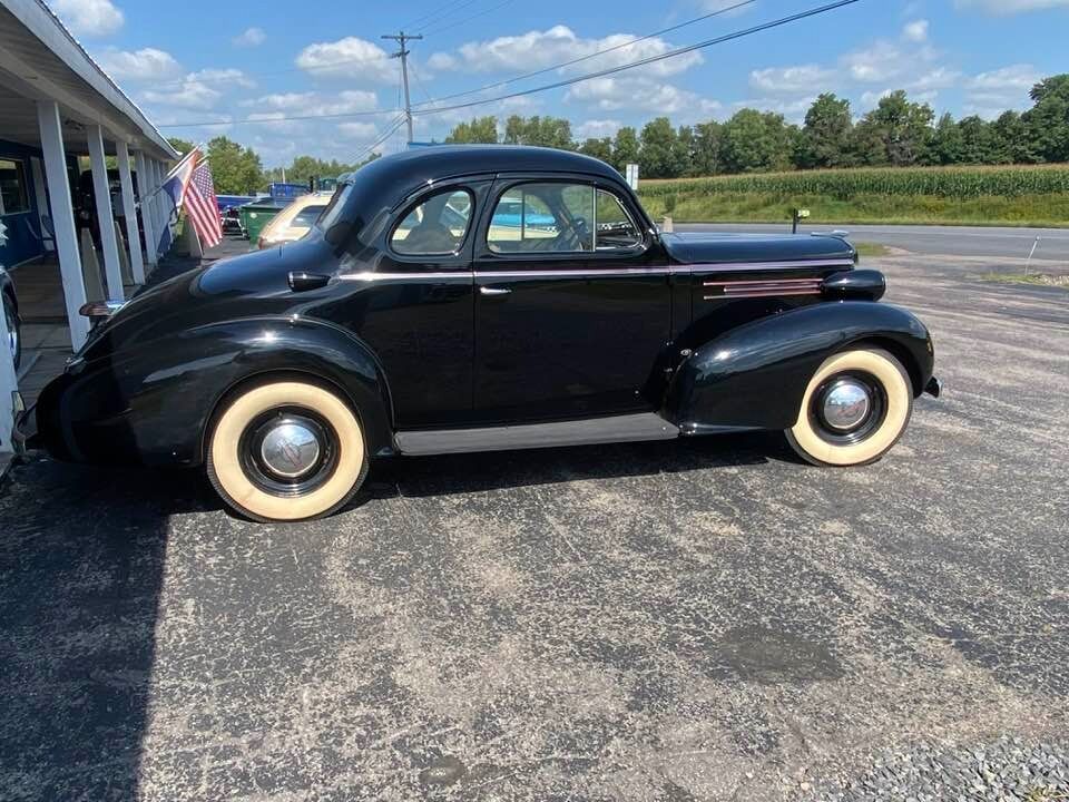 1937 Oldsmobile Coupe 9