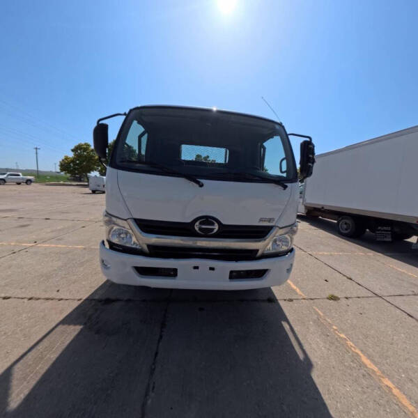 2017 Hino 195