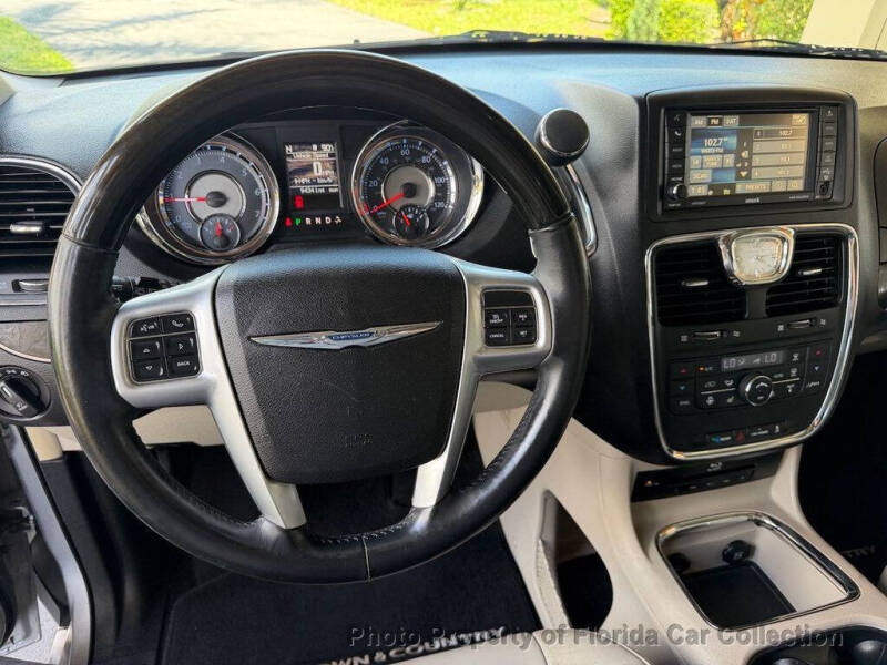 2013 Chrysler Town and Country Limited