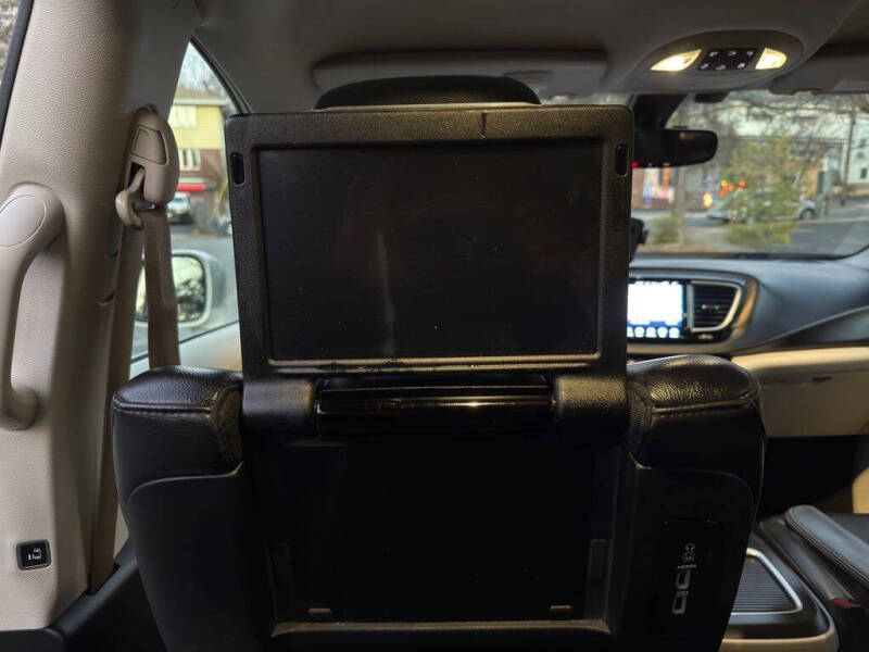 2017 Chrysler Pacifica Touring-L Plus