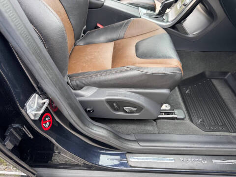 2016 Volvo XC60 T6 Drive-E Platinum