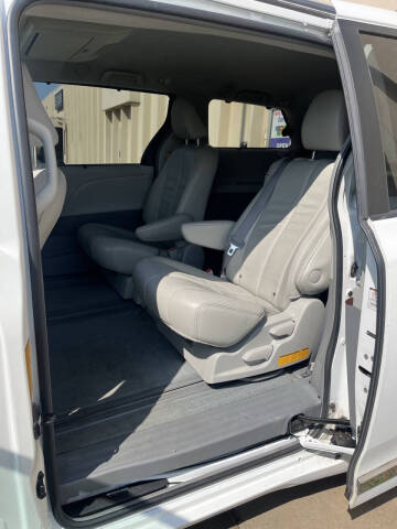 2011 Toyota Sienna XLE 8-Passenger