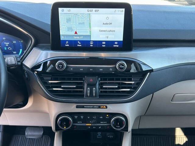 2022 Ford Escape Hybrid Titanium