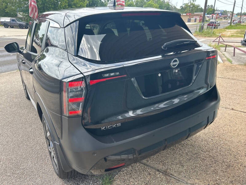 2025 Nissan Kicks SV