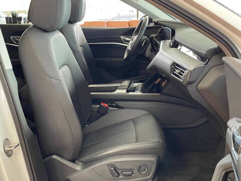 2022 Audi e-tron quattro Premium Plus