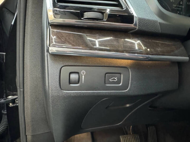 2016 Volvo XC90 T6 Momentum