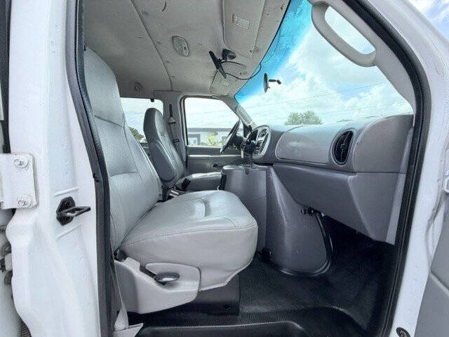 2003 Ford E-Series E-350 SD