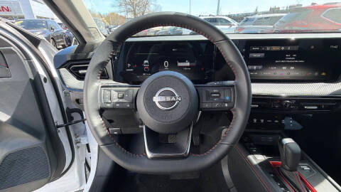 2025 Nissan Kicks SR
