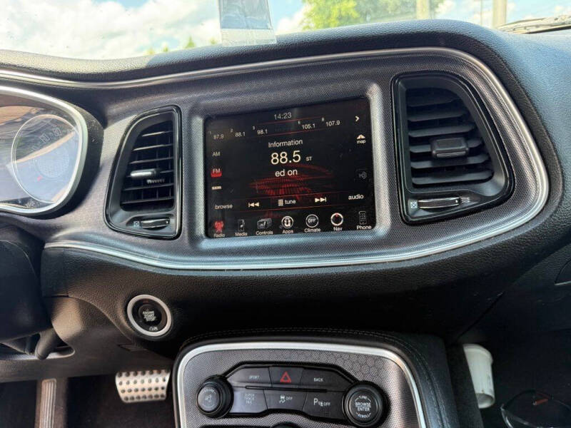 2016 Dodge Challenger SXT