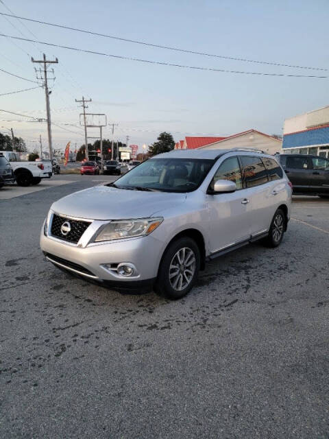 2013 Nissan Pathfinder for sale at Husky auto sales & service LLC in Milford, DE