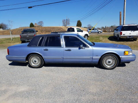 1994 Lincoln Town Car for sale at CAR-MART AUTO SALES in Maryville TN