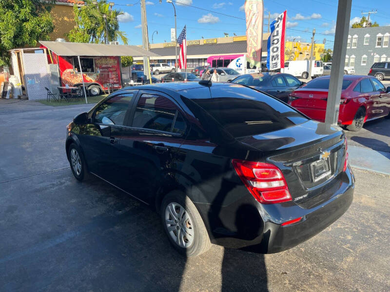 2019 Chevrolet Sonic LS photo 4