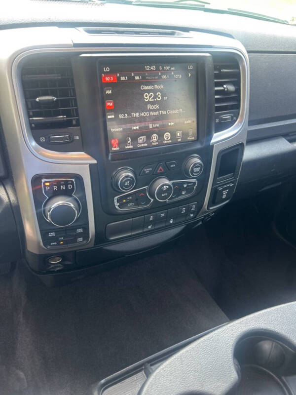 2016 RAM 1500 SLT