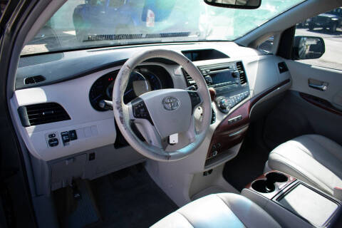 2013 Toyota Sienna XLE 8-Passenger