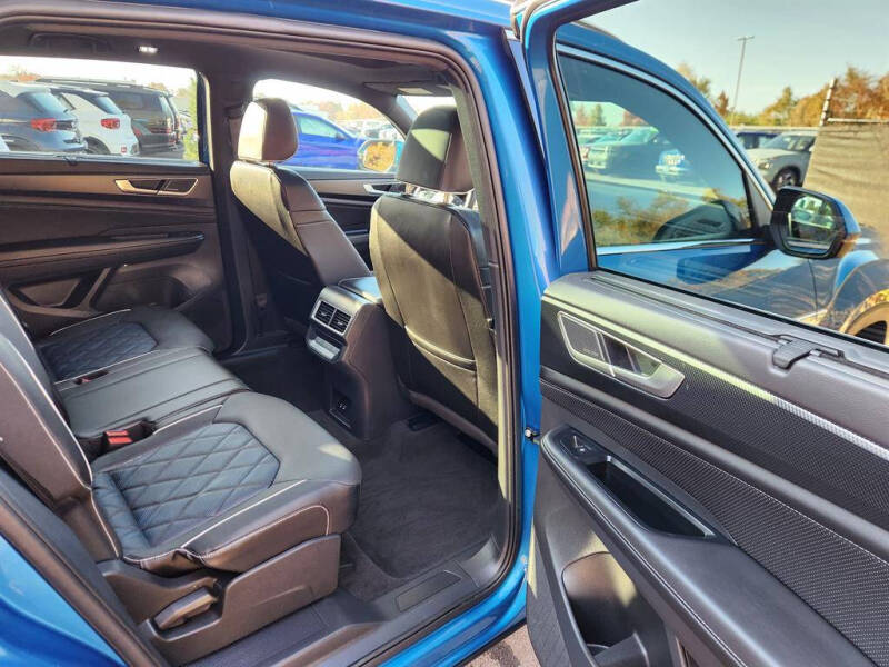 2025 Volkswagen Atlas Cross Sport SEL Premium R-Line 4Motion