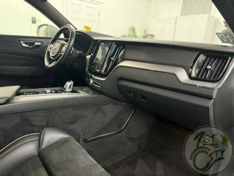 2019 Volvo XC60 T8 eAWD R-Design