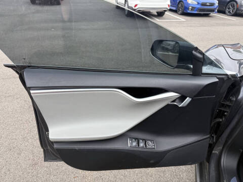 2015 Tesla Model S 70D