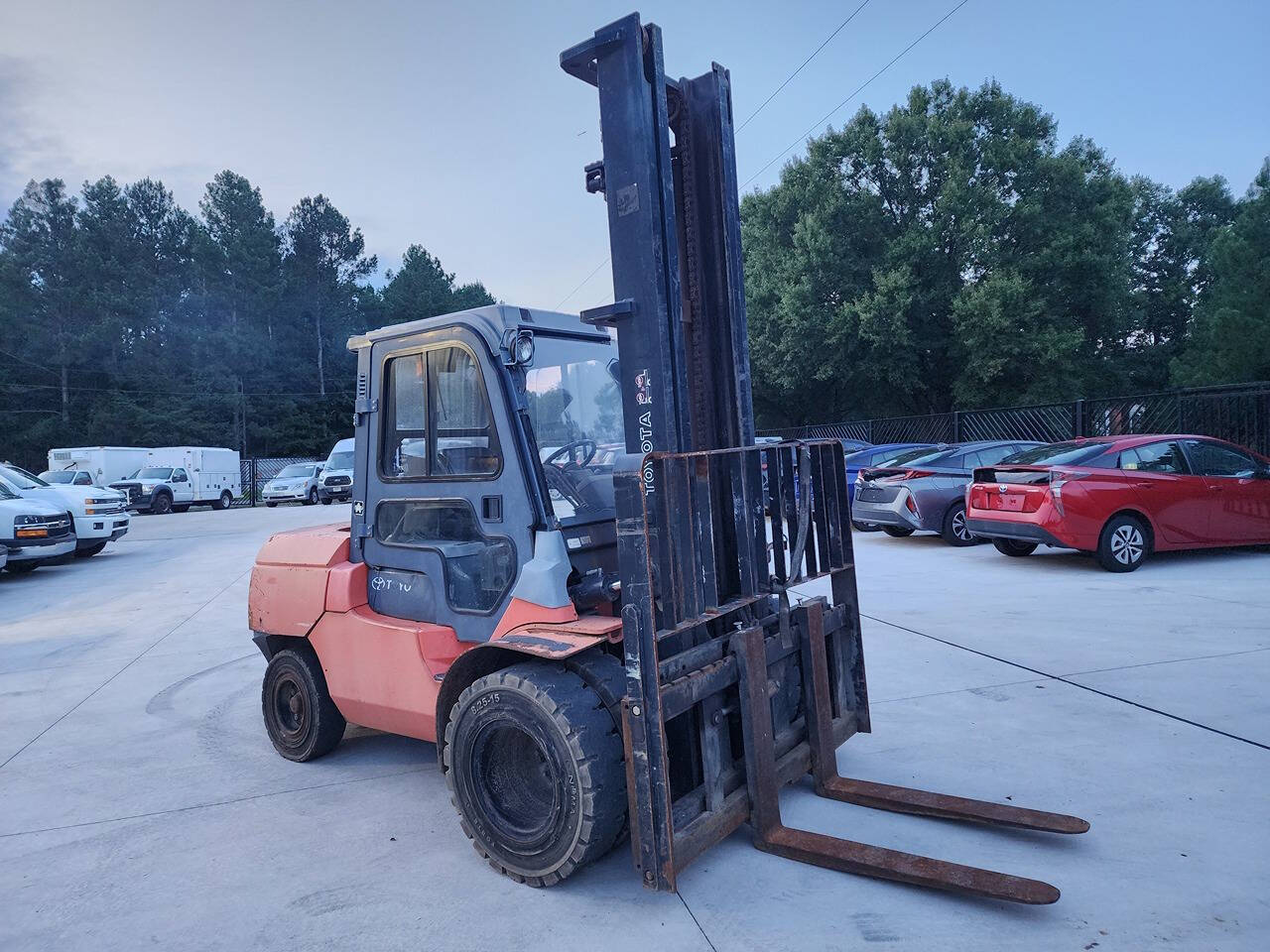 2004 Toyota 7FDAU50 Forklift for sale at PAKK AUTOMOTIVE in Peachland, NC