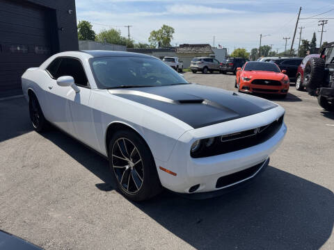 2017 Dodge Challenger SXT Plus