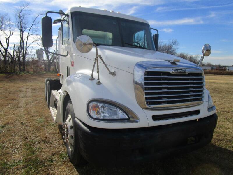 2004 Freightliner Columbia 120 for sale at Oklahoma Trucks Direct - Semi-Equipment in Norman OK