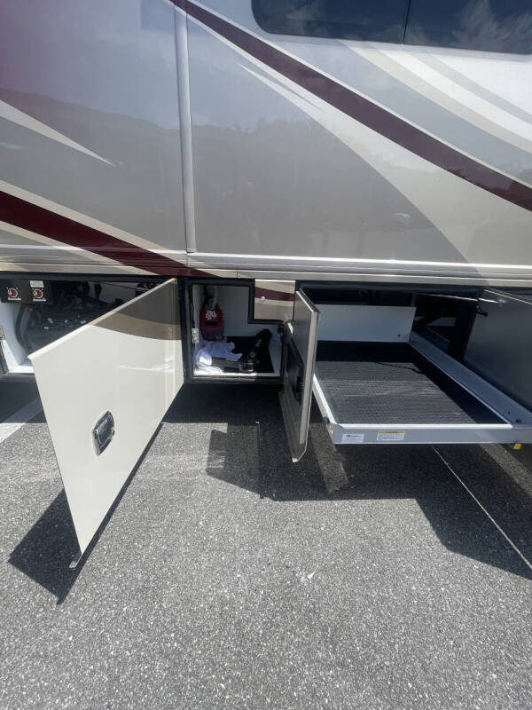2013 Freightliner XCM Chassis