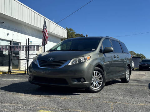 2013 Toyota Sienna XLE 8-Passenger