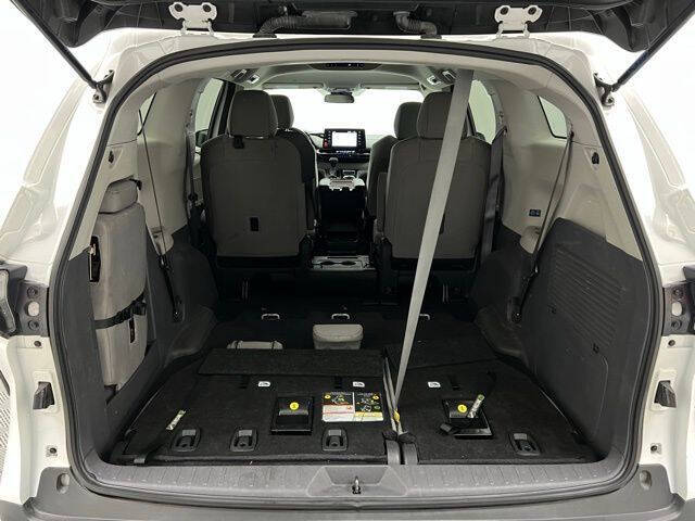 2024 Toyota Sienna LE 8-Passenger