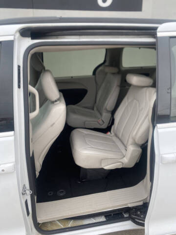 2017 Chrysler Pacifica Touring-L