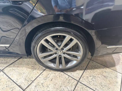 2017 Volkswagen Passat 1.8T R-Line