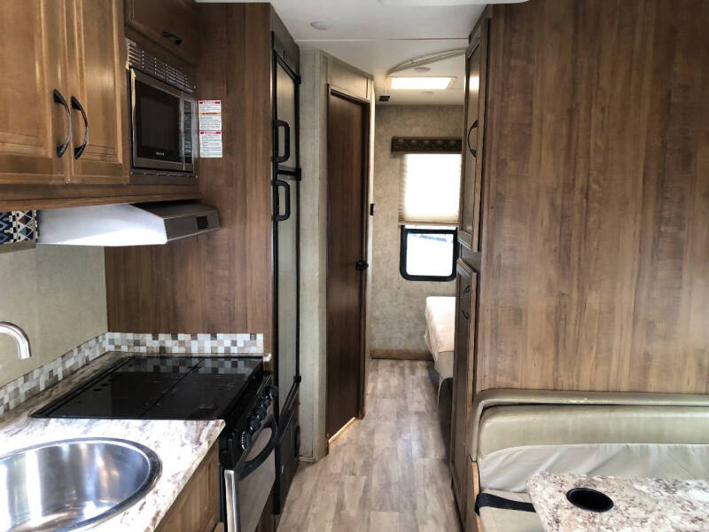 2019 Gulfstream Conquest 6220