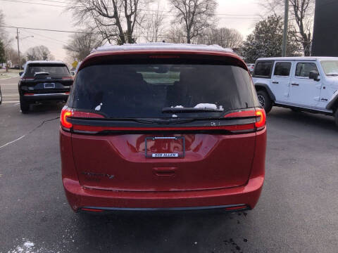 2026 Chrysler Pacifica Select